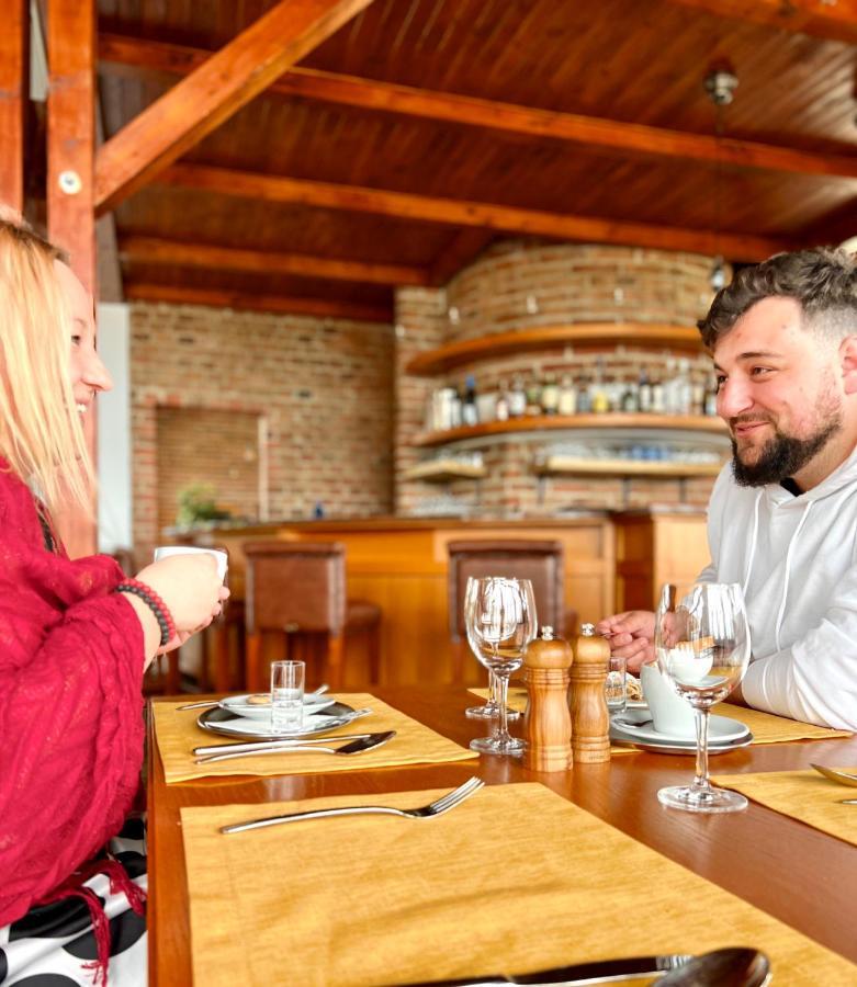 Hotel Na Golfu Kestrany Zewnętrze zdjęcie